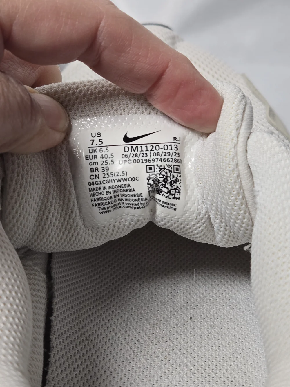 Nike lightweight sneakers